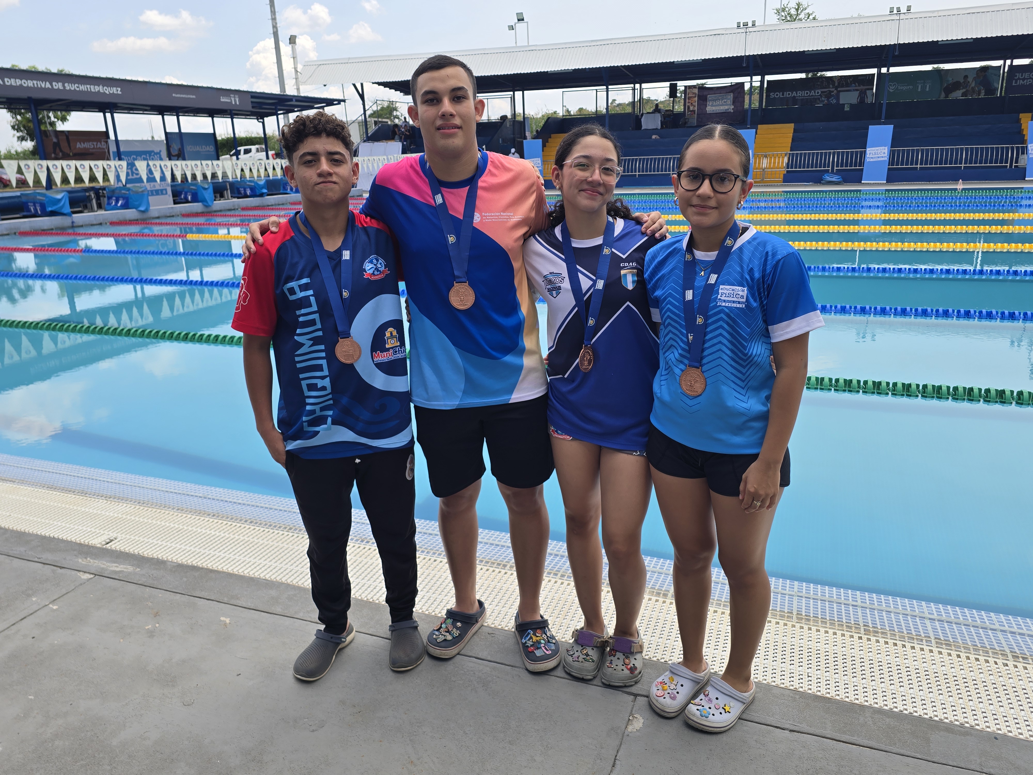 Atletas de Chiquimula con medallas